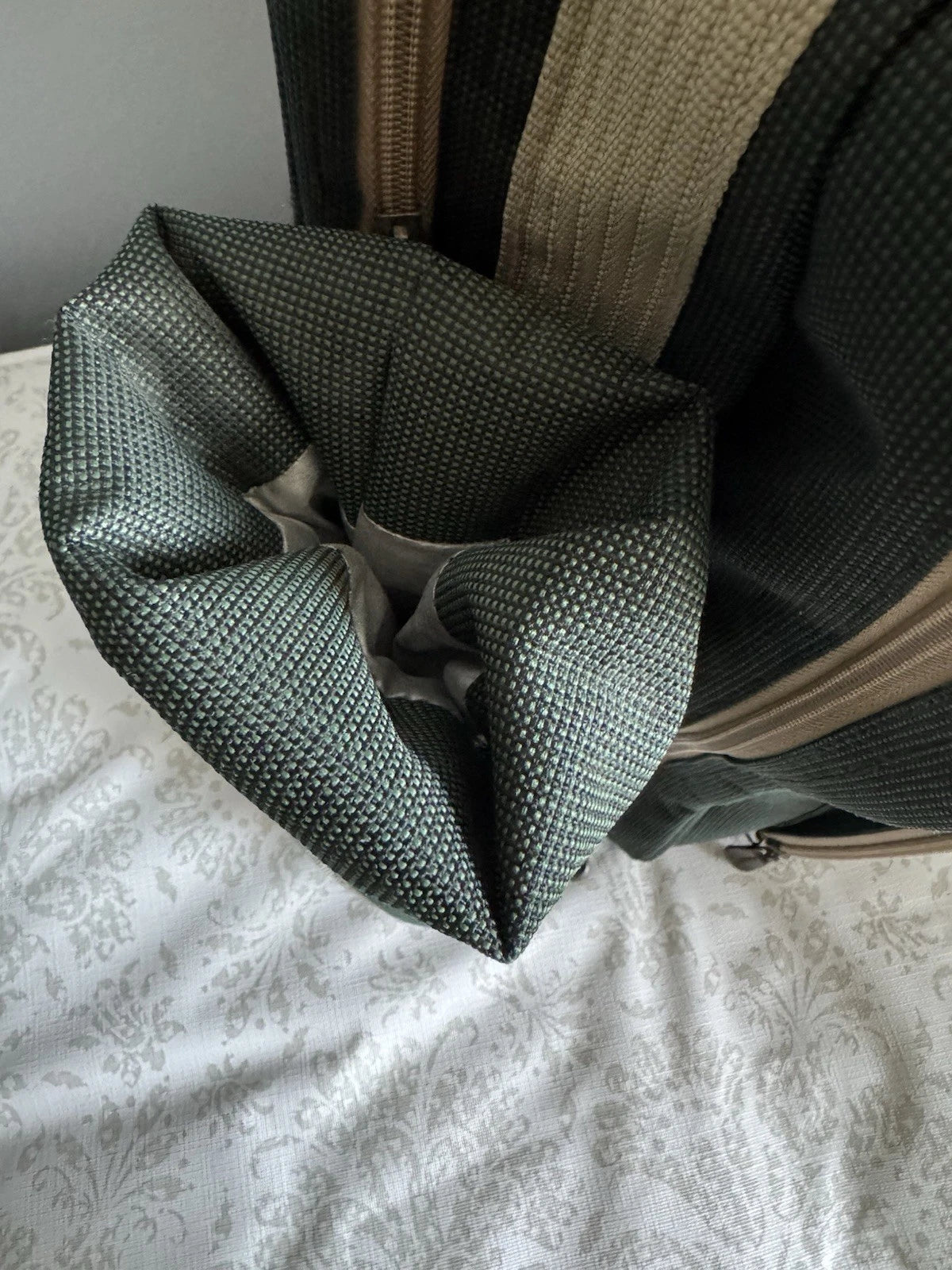 Picnic Backpack With Plastic Plates/plastic Wine Glasses For Party Of 4 | eBay