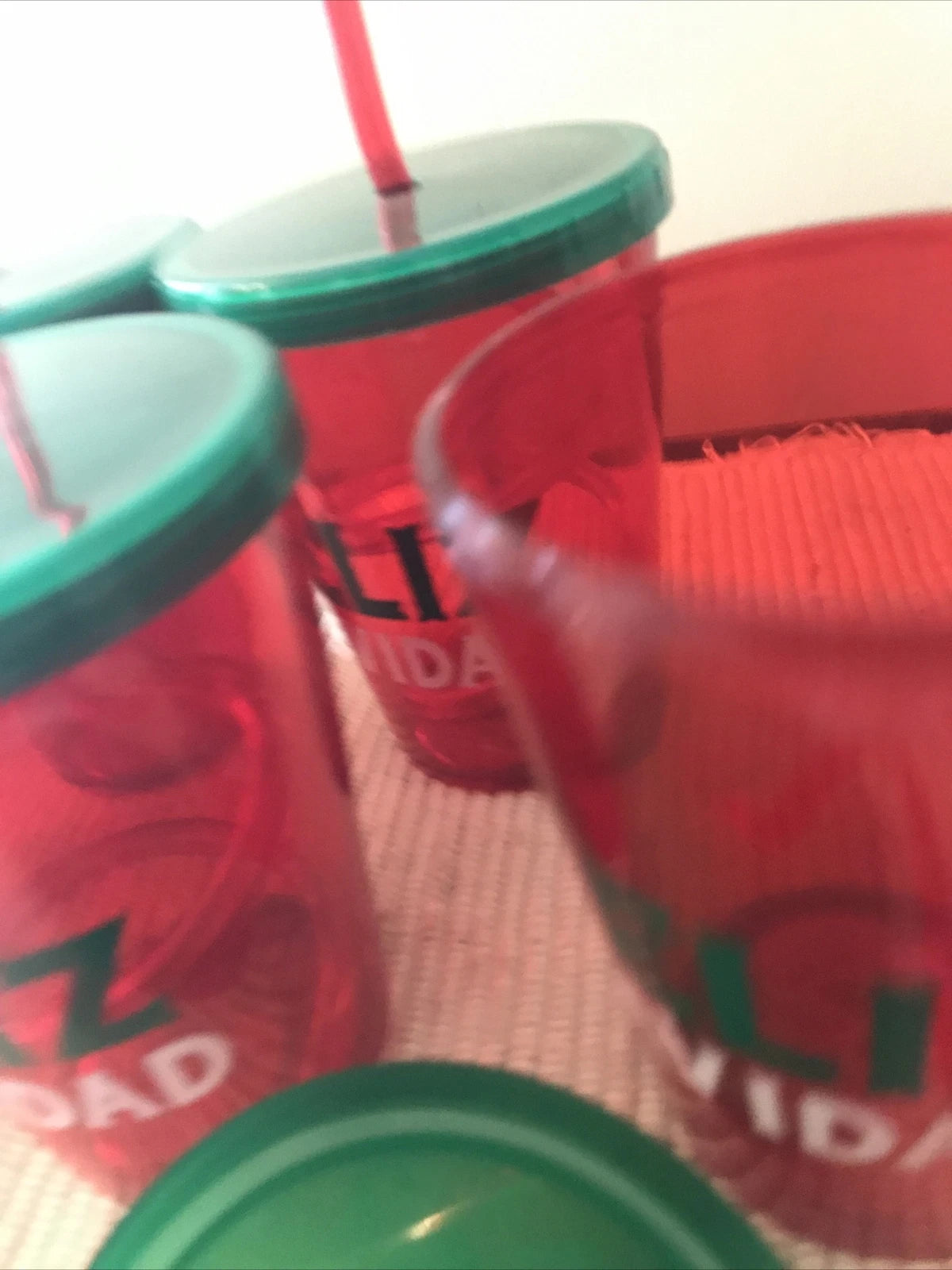 Christmas Feliz Navidad Plastic Cups With Lids And Swirled Straws. Set Of 6. | eBay