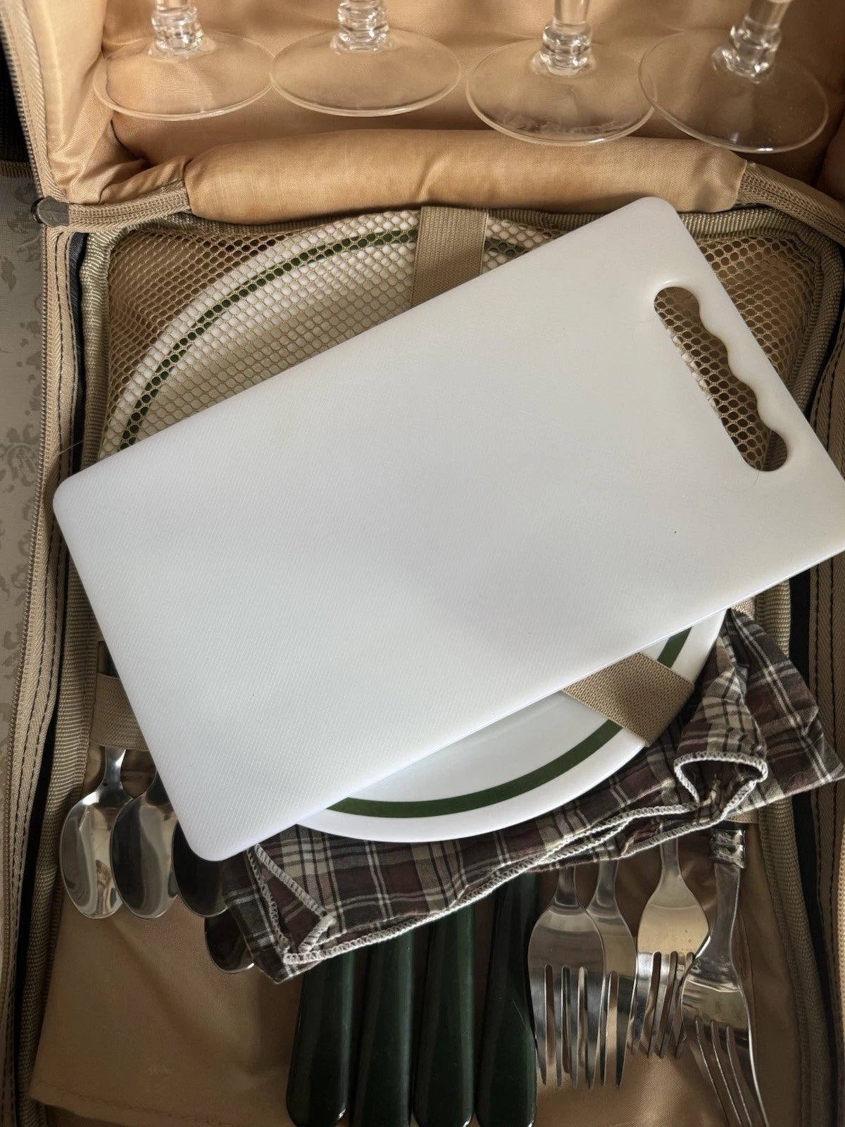 Picnic Backpack With Plastic Plates/plastic Wine Glasses For Party Of 4 | eBay