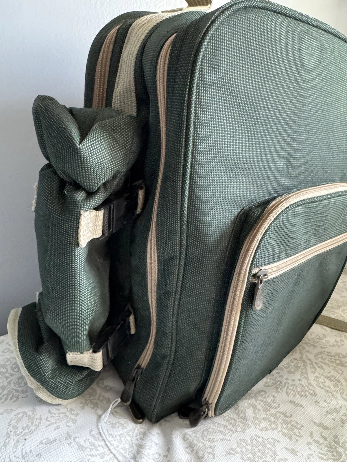 Picnic Backpack With Plastic Plates/plastic Wine Glasses For Party Of 4 | eBay