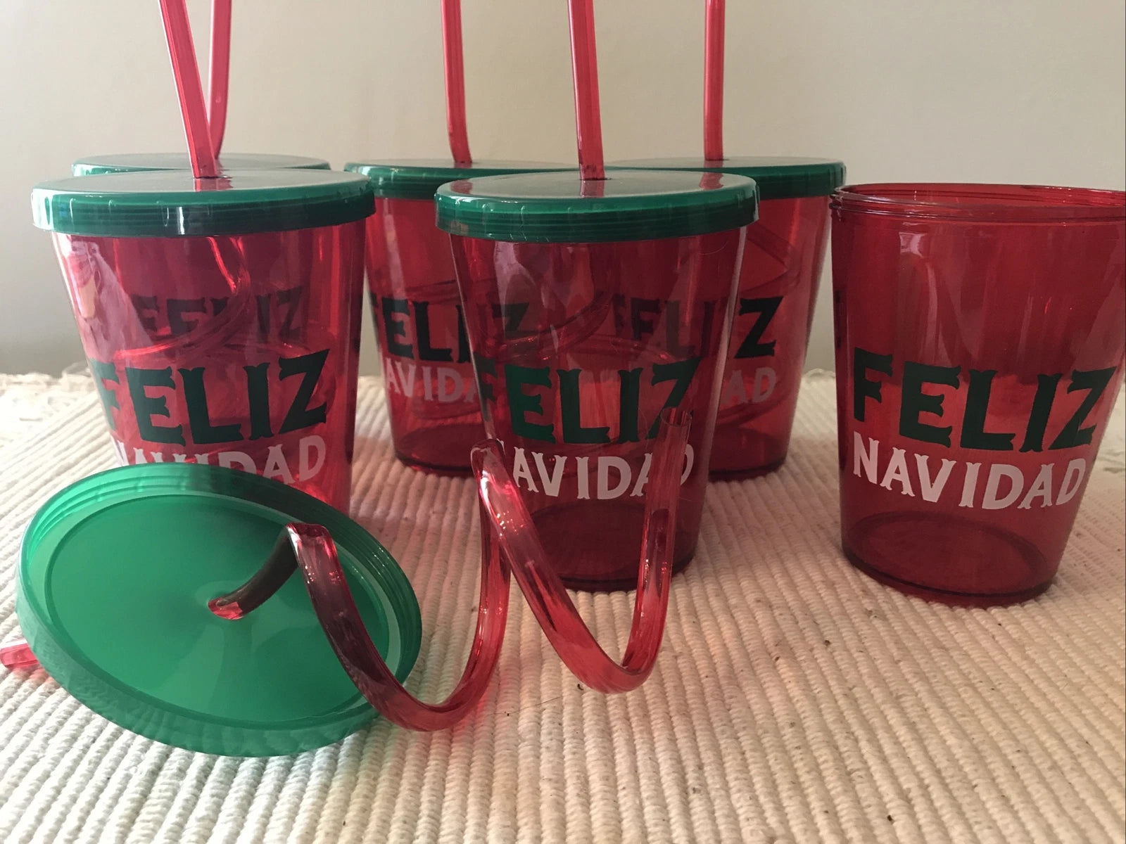Christmas Feliz Navidad Plastic Cups With Lids And Swirled Straws. Set Of 6. | eBay