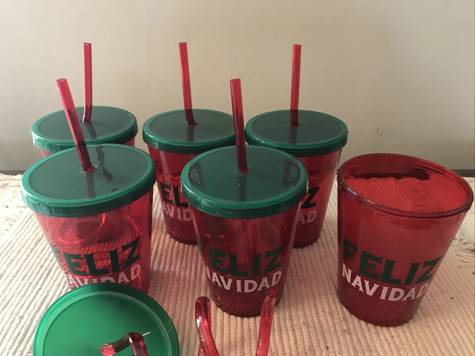 Christmas Feliz Navidad Plastic Cups With Lids And Swirled Straws. Set Of 6. | eBay