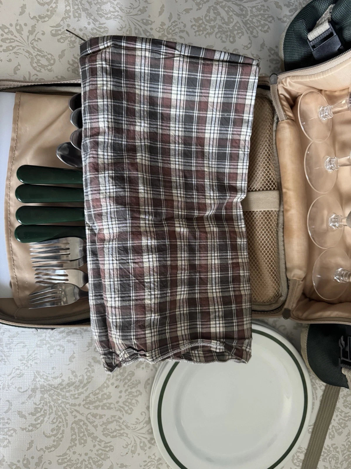 Picnic Backpack With Plastic Plates/plastic Wine Glasses For Party Of 4 | eBay