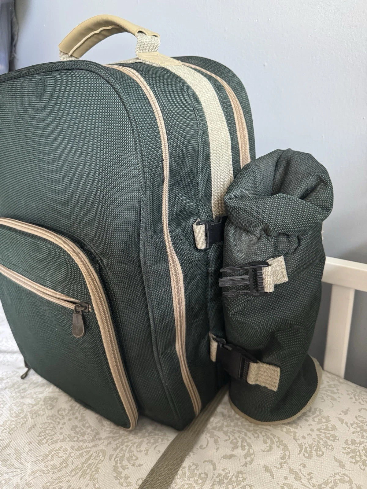 Picnic Backpack With Plastic Plates/plastic Wine Glasses For Party Of 4 | eBay