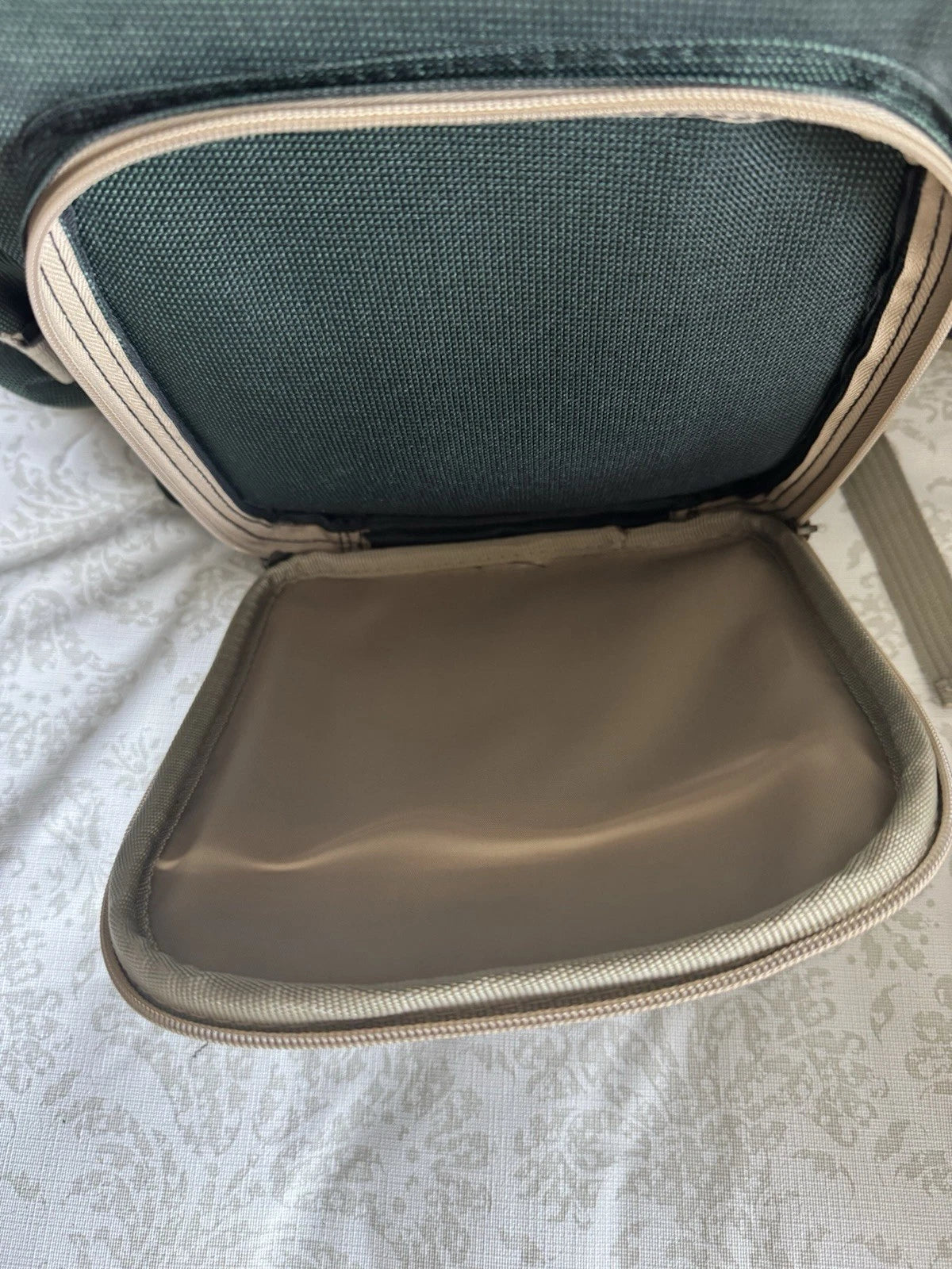 Picnic Backpack With Plastic Plates/plastic Wine Glasses For Party Of 4 | eBay