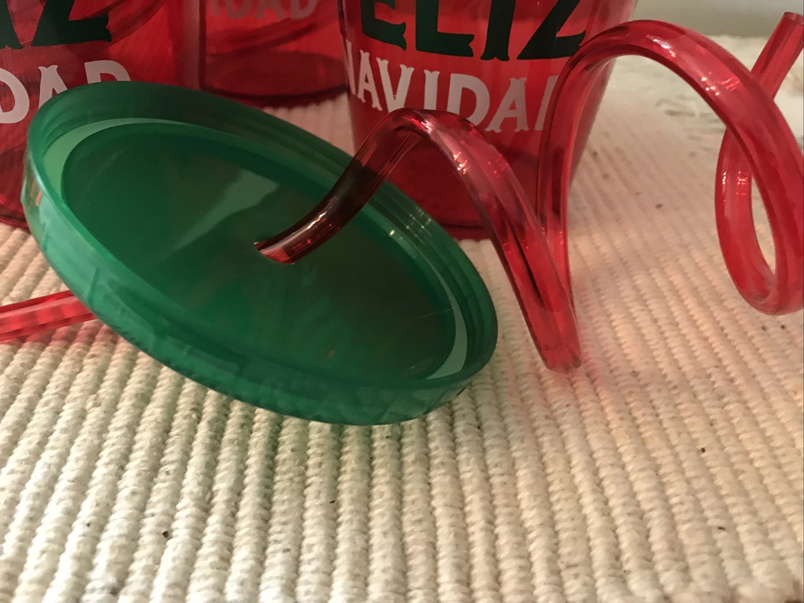 Christmas Feliz Navidad Plastic Cups With Lids And Swirled Straws. Set Of 6. | eBay