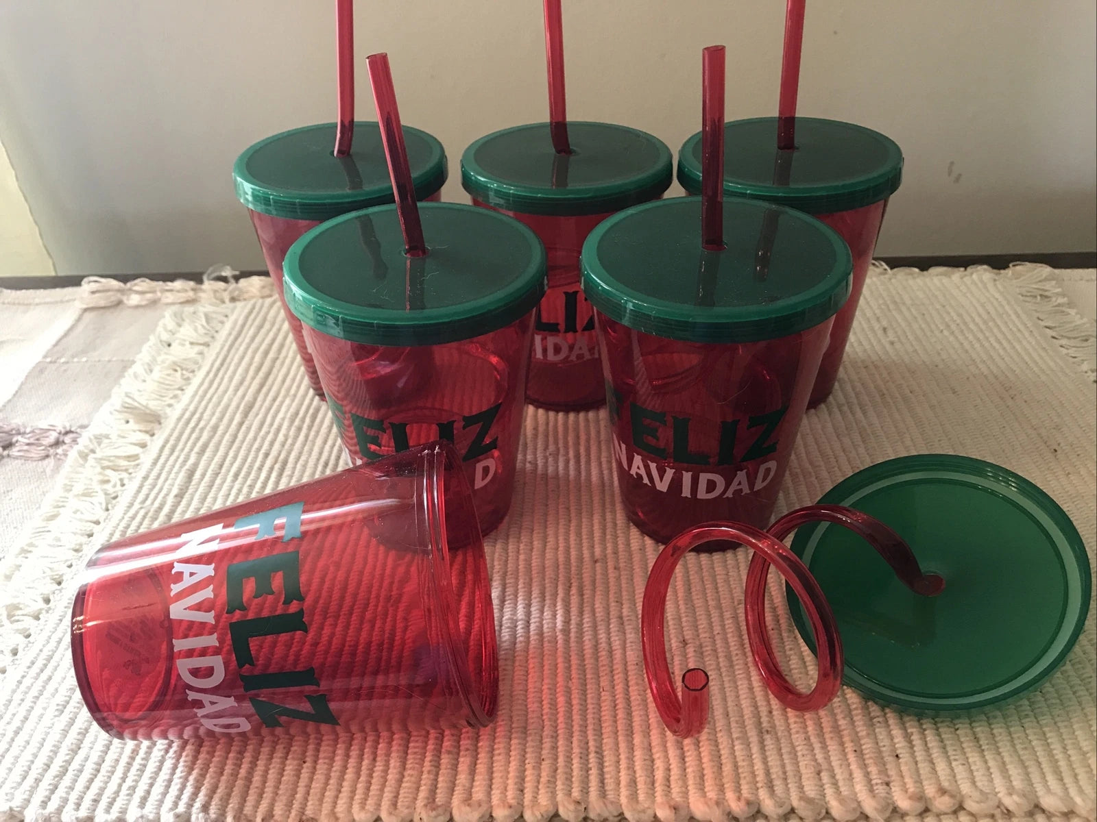 Christmas Feliz Navidad Plastic Cups With Lids And Swirled Straws. Set Of 6. | eBay