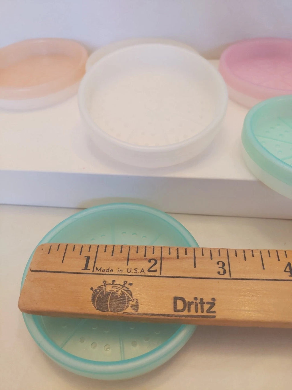 Vtg. 3" Tupperware Pastel Wagon Wheel Coaster Set & Carrier 567 W/ Bon Key Chain | eBay