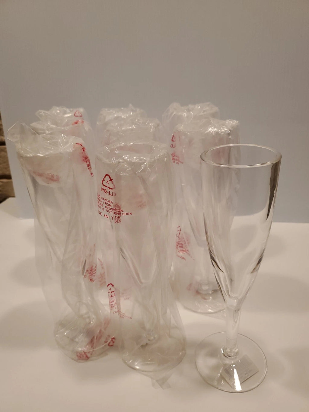 Clear Acrylic Stemmed Champagne Flutes 6 oz capacity Set Of 23. | eBay