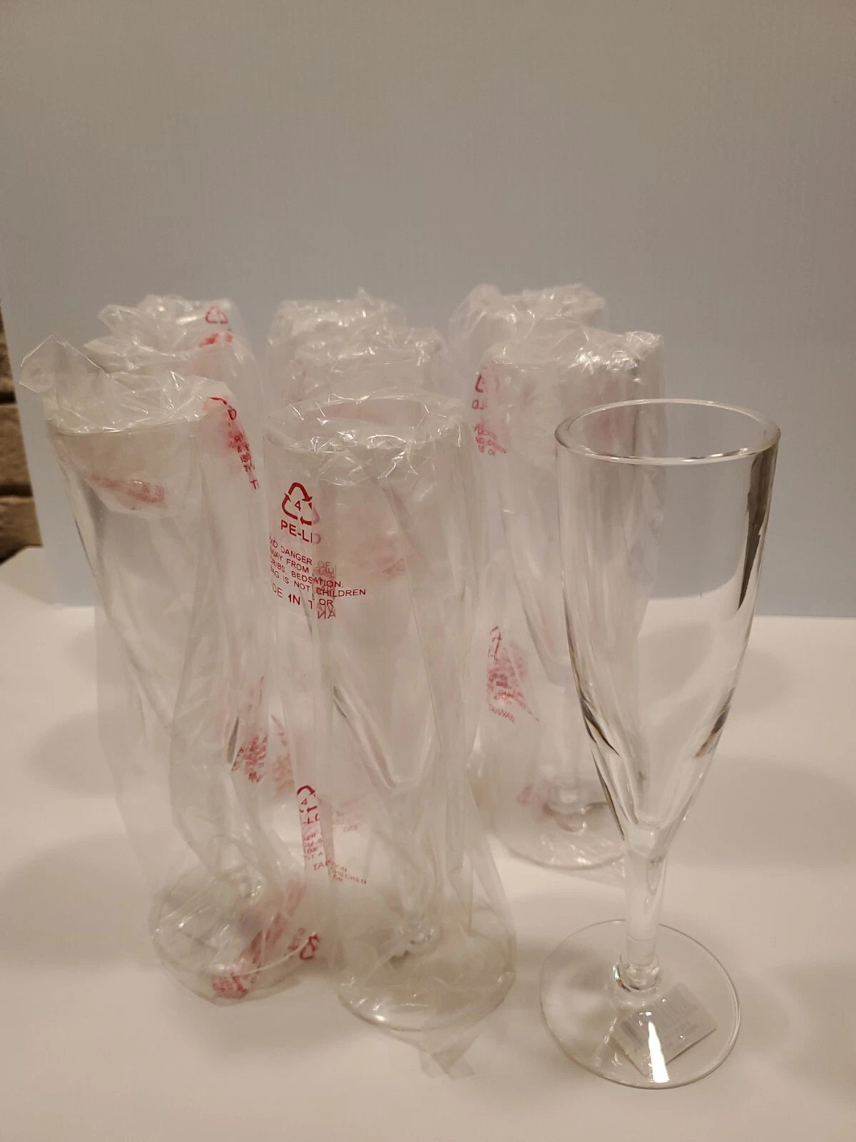 Clear Acrylic Stemmed Champagne Flutes 6 oz capacity Set Of 23. | eBay