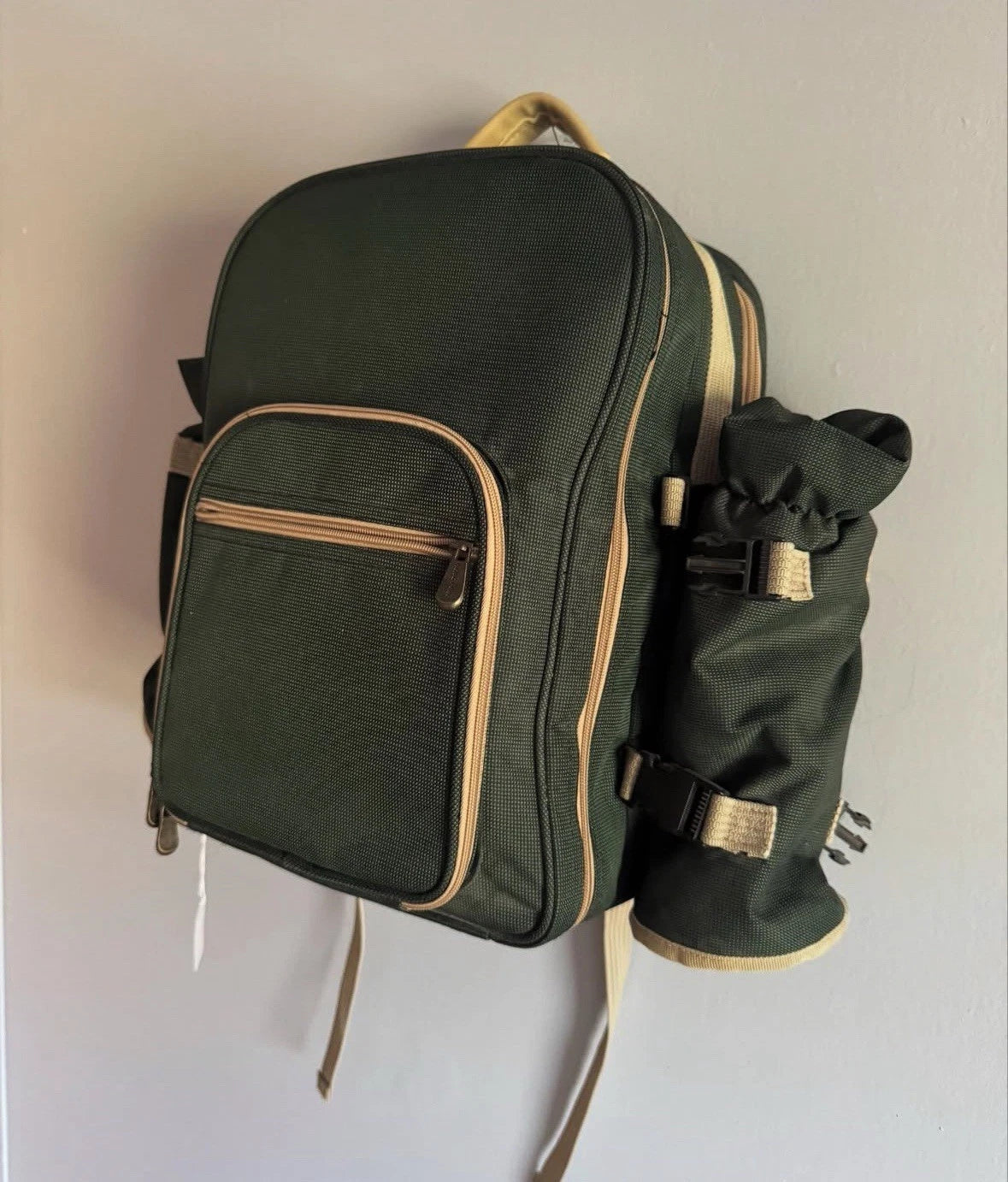 Picnic Backpack With Plastic Plates/plastic Wine Glasses For Party Of 4 | eBay